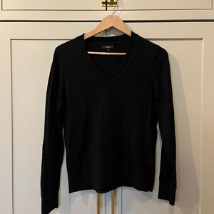 NWOT Quince V-Neck Organic Cotton, Viscose, and Cashmere Blend Sweater